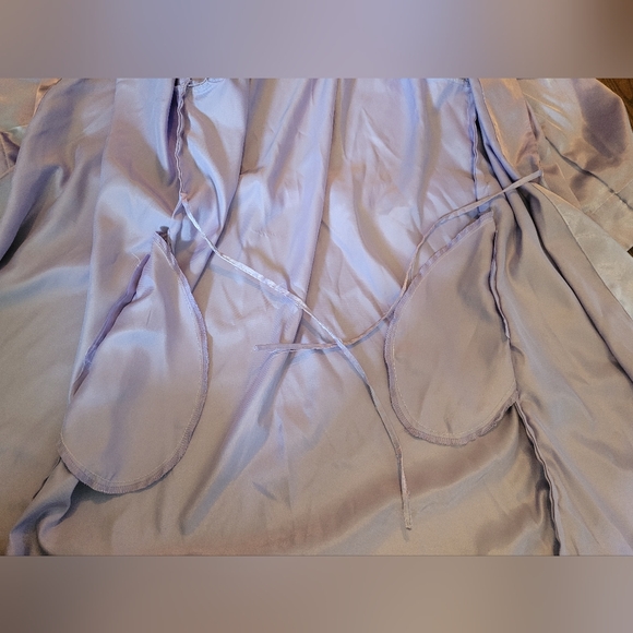 Satiny Robe, Beautiful Mauve Colour, Great Condition - Picture 5 of 10